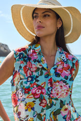 blusa flores estampada sin mangas con cuello camisero y apertura frontal con botones