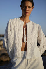 chaqueta de algodon blanco calado con manga larga