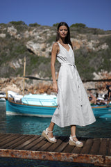 vestido de algodon estampado rayitas blanco negro sin mangas y corte midi