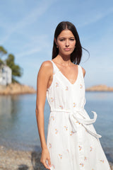 vestido de verano blanco bordado mariposas
