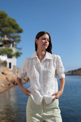 blusa blanca bordada con cuello camisero