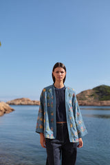 Kimono azul bordados flores