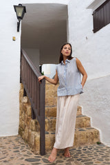 blusa estampado rayitas en tono azul con caida fluida sin mnagas