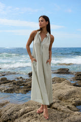 vestido de caida fluida sin mangas y bolsillos