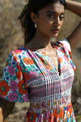 Vestido largo Triana con estampado floral Capri. Cuello redondo