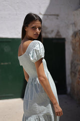 detalle de la manga del vestido en color acqua