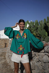 bluson en color verde y bordado de piñas