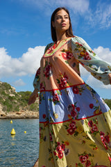 detalle lateral del vestido de corte largo en algodon de manga larga y estampado mnultiflores