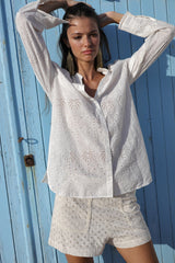blusa blanca de algodon con manga larga y bordado de palmeras