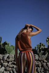 detalle parte posterior del top de algodon sin mangas