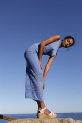 falda midi y top sin mangas de punto en color azul