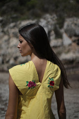 parte posterior del vestido largo detalle del escote en espalda