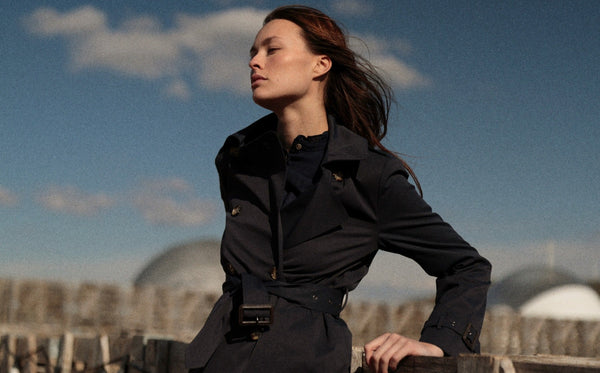 Gabardina, la prenda atemporal de tu armario que redefine la elegancia