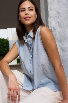 Bluse mit blauem Nadelstreifenmuster, ohne Ärmel