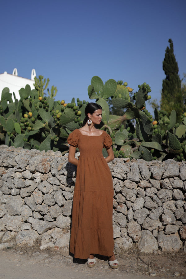vestido largo de verano en color marron 